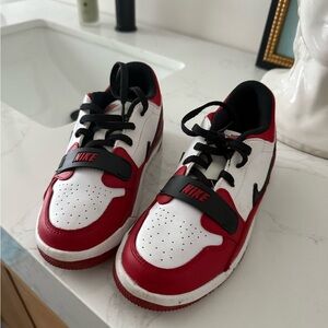 Nike Kids 1.5Y legacy air Jordan LOW